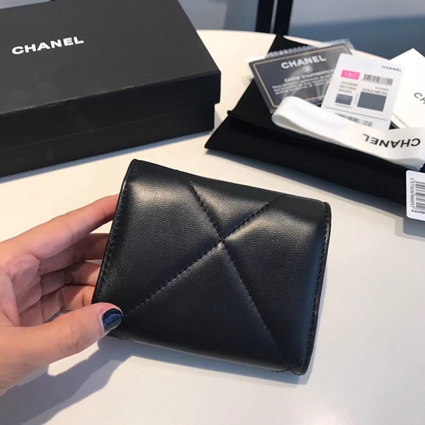 シャネル財布側面デザイン